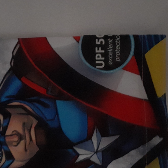 Marvel Avengers Boys swim trunks size: 4T - Picture 3 of 4